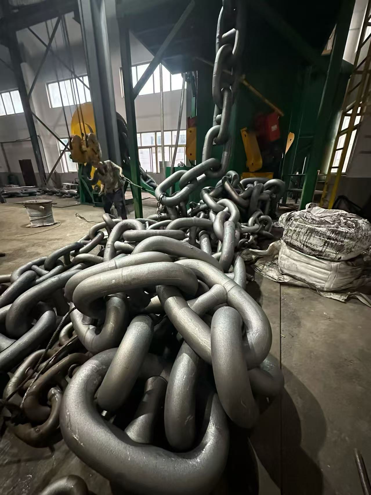 Chains for Lifting Loads: Comparing Strength and Applications